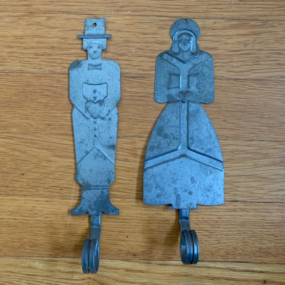 Tin Hooks Set